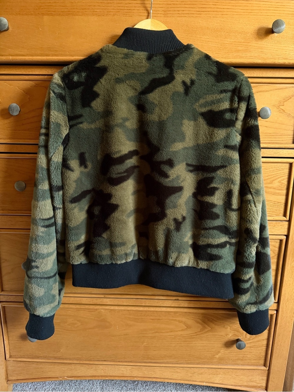 Peyton Jensen Green & Black Camouflage Faux Fur Fuzzy Sherpa Bomber Jacket Large - Picture 2 of 9